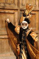 venise Venice-Carnival-Best-Of 82 Braun mask and wooden door Venice Carnival 2010 02 078.thumb.jpg
